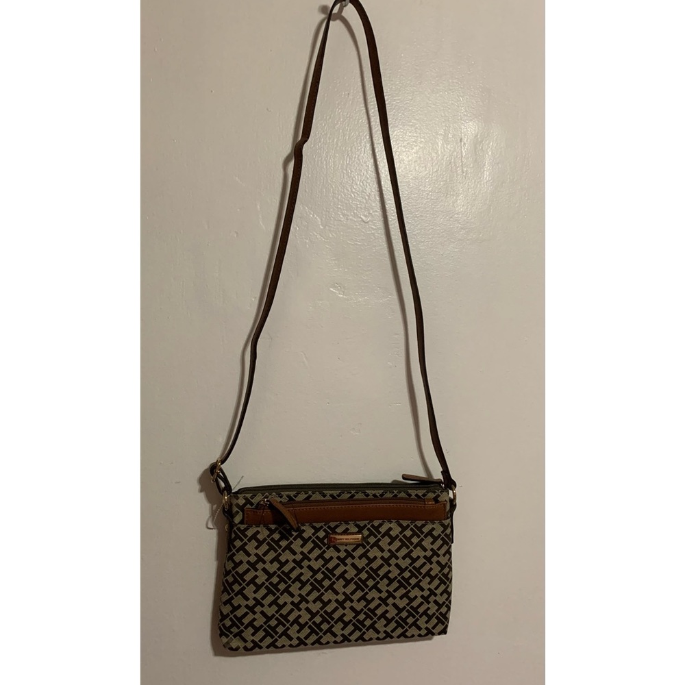 NWOT Tommy Hilfiger Cross body bag 2 piece